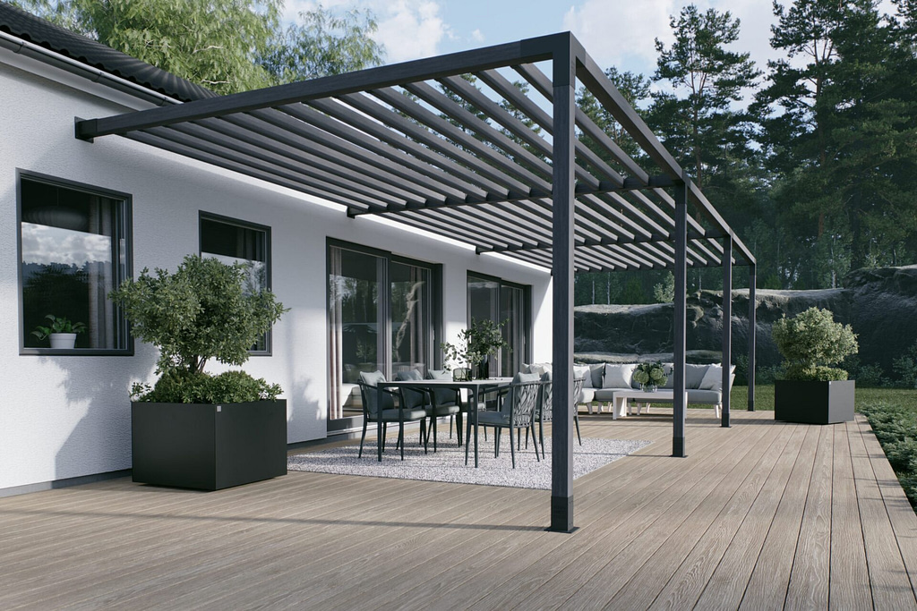 Stilren pergola som är monterad i vägg.