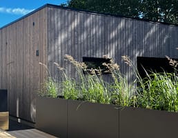 Plant Box som fallskydd i svart färg från Wernamo Design.