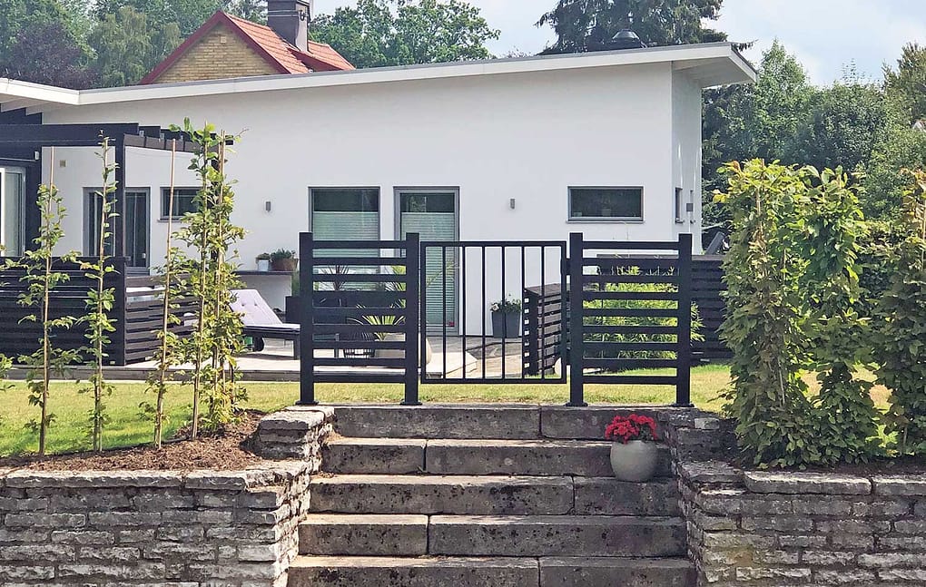 Stilren grind som passar både modern och traditionell miljö.