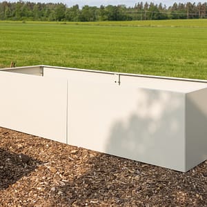 Stor odlingslåda i köksträdgården.