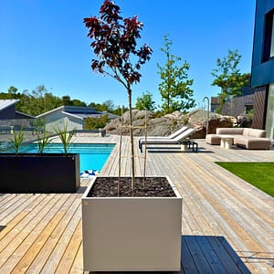 Stor kruka för utomhusbruk. Kruka för träd och buske. Planteringsbox i hög kvalite. Plant Box tillverkad i Sverige. Plantera på uteplatsen. Skapa rum.