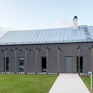 Bygga pergola med beslag som förenklar. Design och funktion för att bygga gångpergola. Svensk tillverkning av hög kvalité.