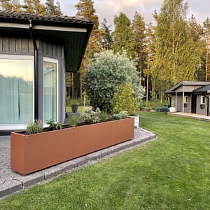 Insynsskydd - Plant Box Flex - svensktillverkat planteringskärl - cortenlack - Wernamo Design.