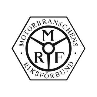 Svartvit logotyp i form av en sexhörning med texten "Motorbranschens Riksförbund" runt ett inre cirkelfält. I mitten finns en stiliserad ratt med bokstäverna M, R och F placerade i varsin sektion.