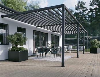 Stilren pergola som är monterad i vägg