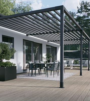 Stilren pergola som är monterad i vägg