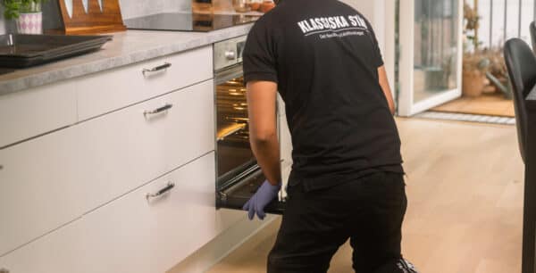 Storstädning av en professionell städare