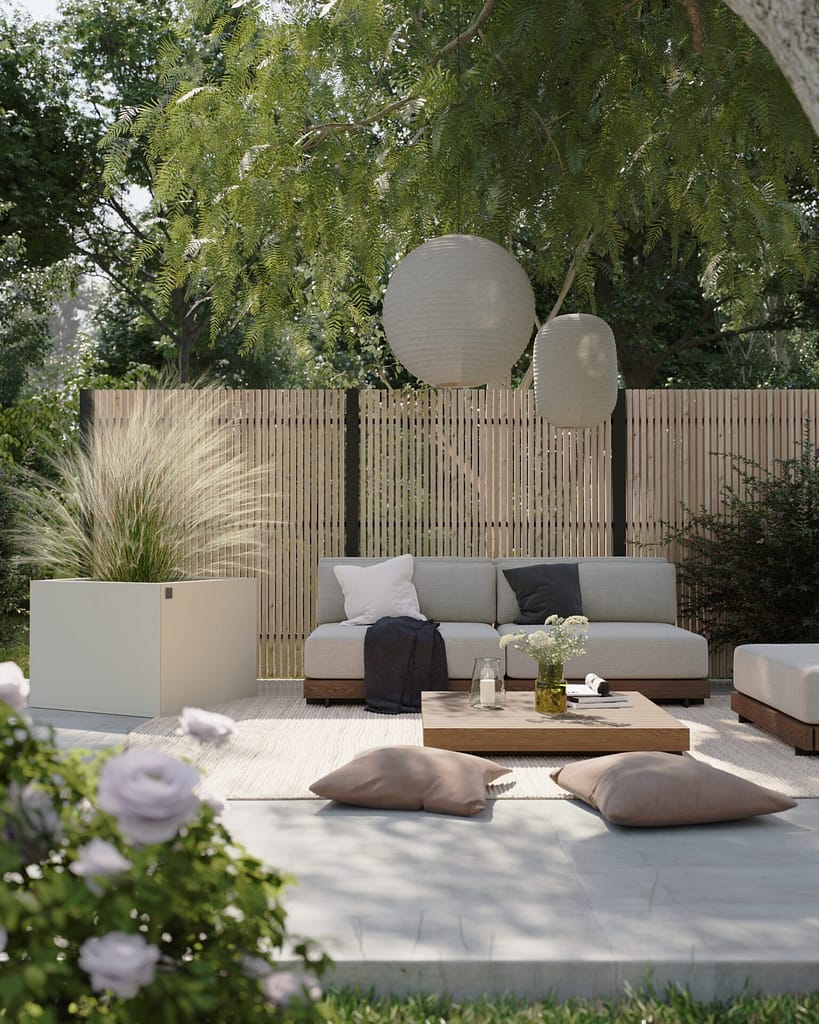 Staket med stående ribbor i trä.