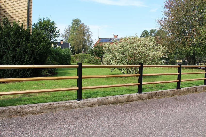 Staket Altofta i trädgård.